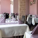 Vanilla, - Free Parking Хотел 3*